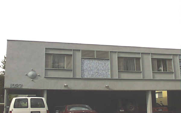 1027 N Edinburgh Ave in West Hollywood, CA - Foto de edificio