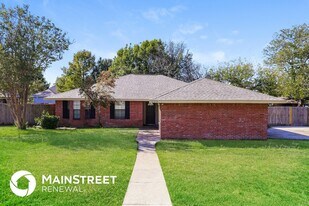 1600 E Bankhead Dr in Weatherford, TX - Building Photo