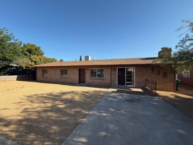 property at 418 W Gila St