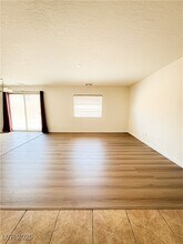 9158 Westchester Hill Ave in Las Vegas, NV - Building Photo - Building Photo
