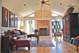 122 Lynne Therese Cir in Ocean Springs, MS - Building Photo - Building Photo