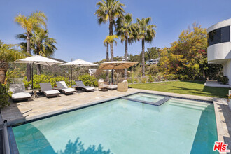 2029 Mt Olympus Dr in Los Angeles, CA - Building Photo - Building Photo