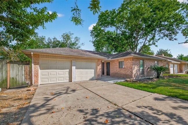 811 Lochmoor Ln