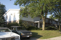 Mayflower Apartments in Middleton, WI - Foto de edificio - Building Photo