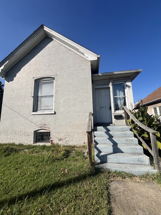 2533 E 24th St in Granite City, IL - Building Photo