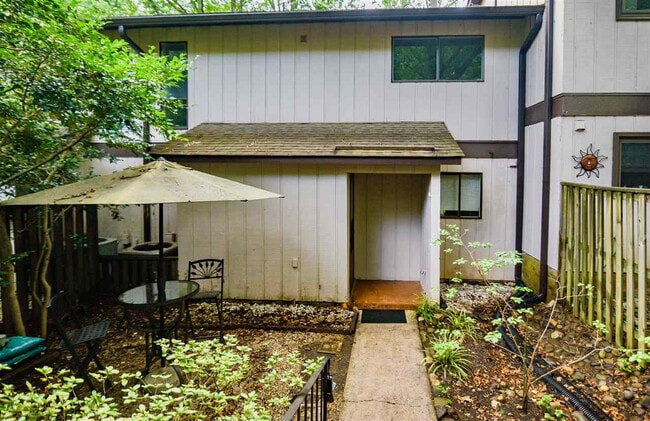 property at 3904 Wendy Ln