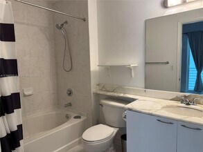 234 NE 3rd St, Unit 604 in Miami, FL - Building Photo - Building Photo