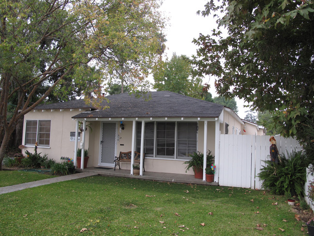 219 S Madison Ave in Monrovia, CA - Building Photo - Building Photo