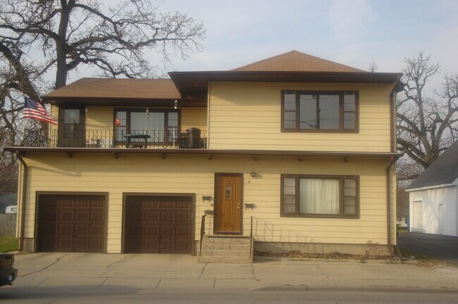 8 S Lincolnway, Unit B