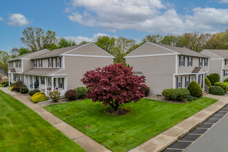 Meadowe Crest in Ludlow, MA - Foto de edificio - Building Photo