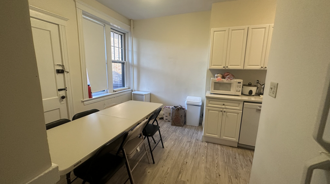 36 Alton Pl, Unit 1 in Brookline, MA - Building Photo - Building Photo