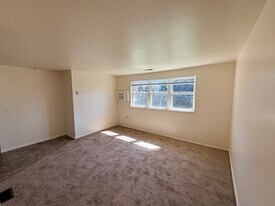 3611 Charlotte Dr, Unit 3617 in Enon, OH - Building Photo