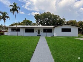 11436 SW 81st Rd in Pinecrest, FL - Building Photo