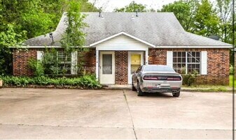 205 W Parks St in Prairie Grove, AR - Building Photo