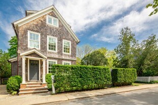 22 Rector St in Sag Harbor, NY - Building Photo
