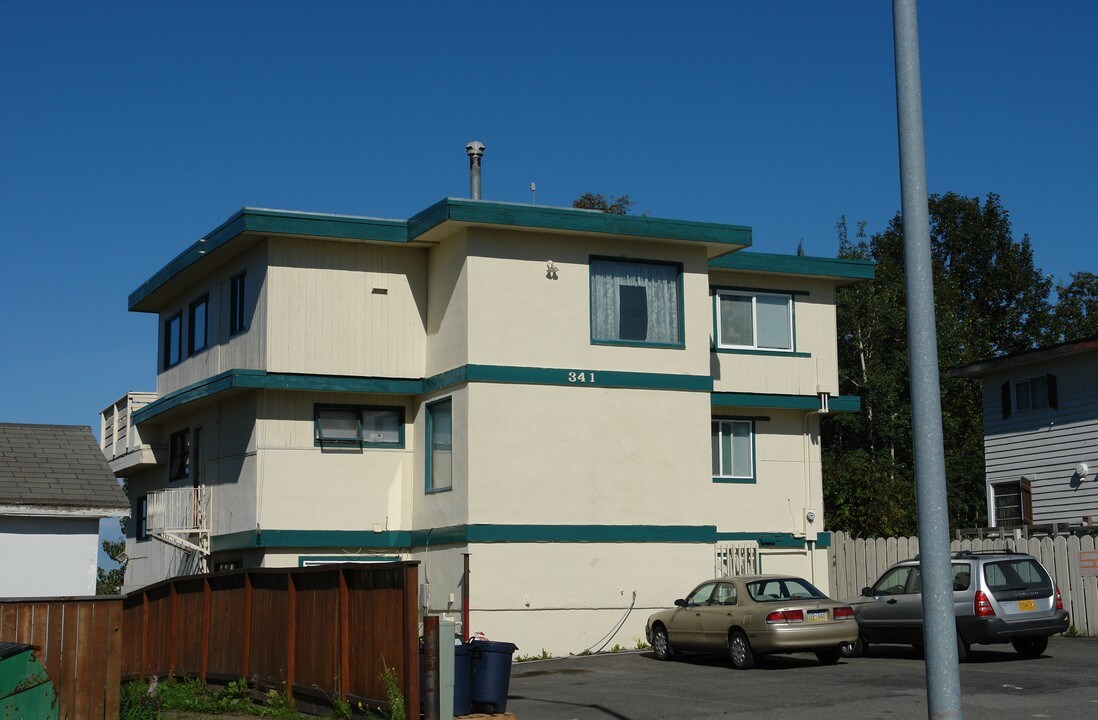 341 E 2nd Ct in Anchorage, AK - Building Photo