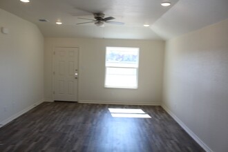 404 W Avenue C in Copperas Cove, TX - Building Photo - Building Photo