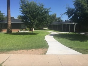 Mariposa Apartments in Phoenix, AZ - Foto de edificio - Building Photo