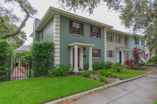 702 W Bay St in Tampa, FL - Building Photo