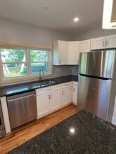 9 E Collins St, Unit 2 in Salem, MA - Building Photo - Building Photo