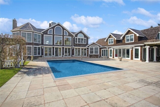 145 Olivers Cove Ln in Water Mill, NY - Building Photo - Building Photo