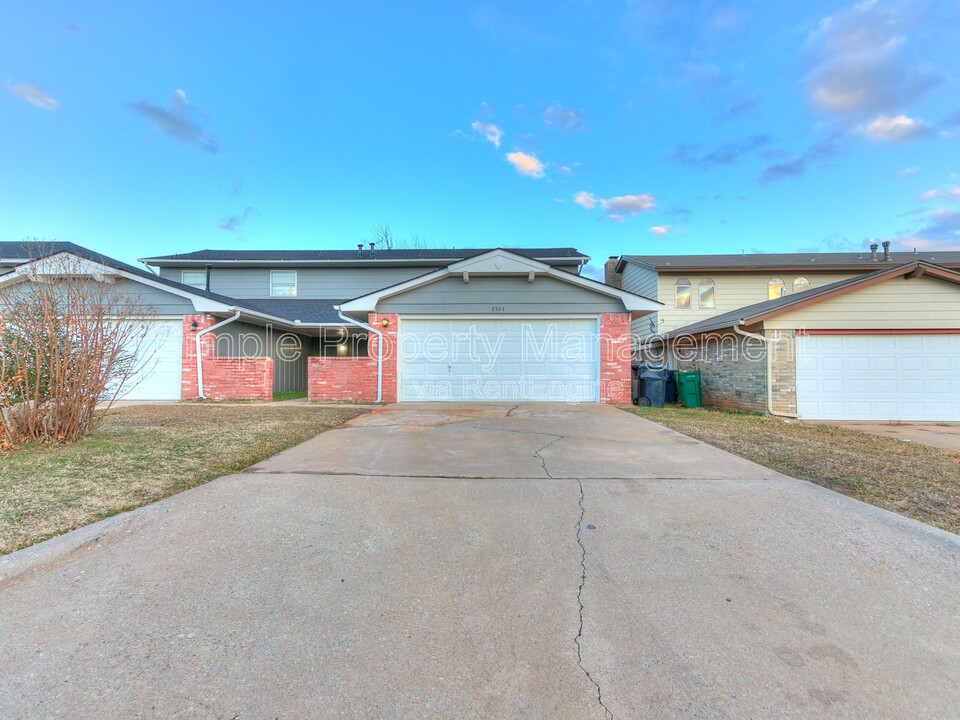 8504 Candlewood Dr in Oklahoma City, OK - Building Photo