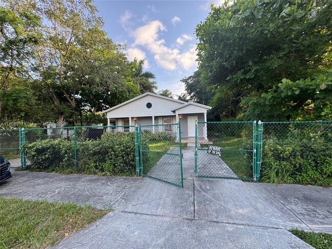 22250 Miami Ave in Miami, FL - Building Photo - Building Photo