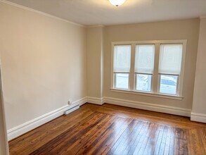 1824 W Farragut Ave, Unit Apt 1 in Chicago, IL - Foto de edificio - Building Photo