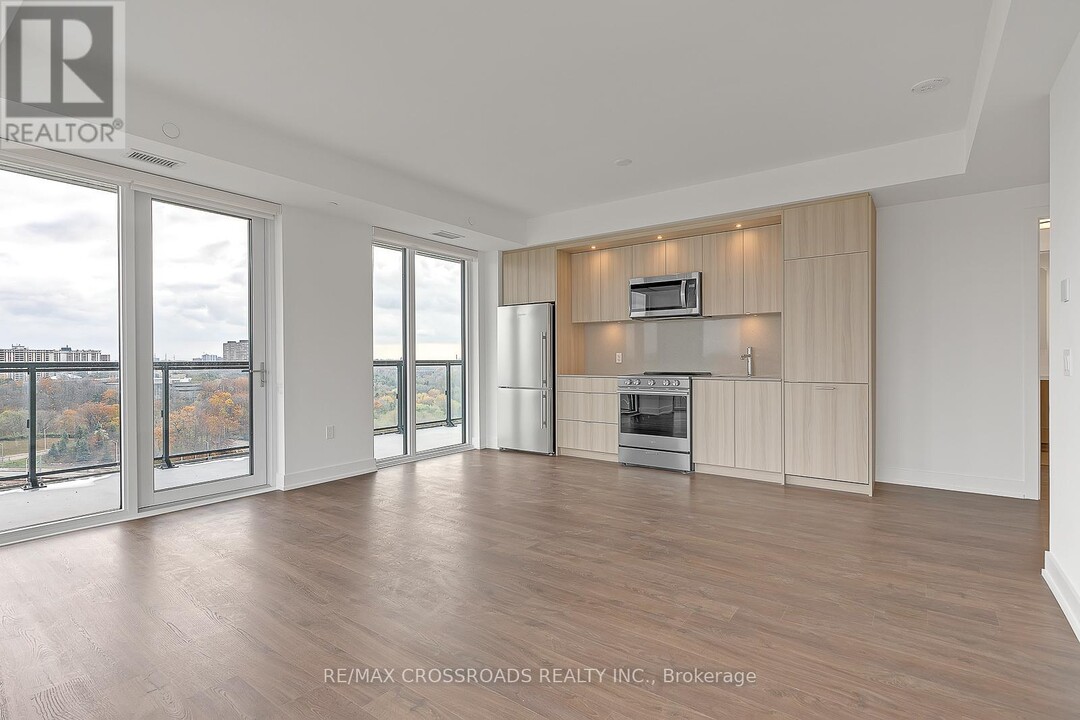 30-1030 Inn On The Pk Dr in Toronto, ON - Building Photo