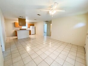 8701 US-77 in Lexington, TX - Foto de edificio - Building Photo