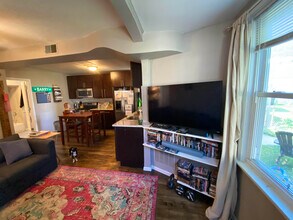 3813 N Bernard St, Unit Apt Rear in Chicago, IL - Foto de edificio - Building Photo