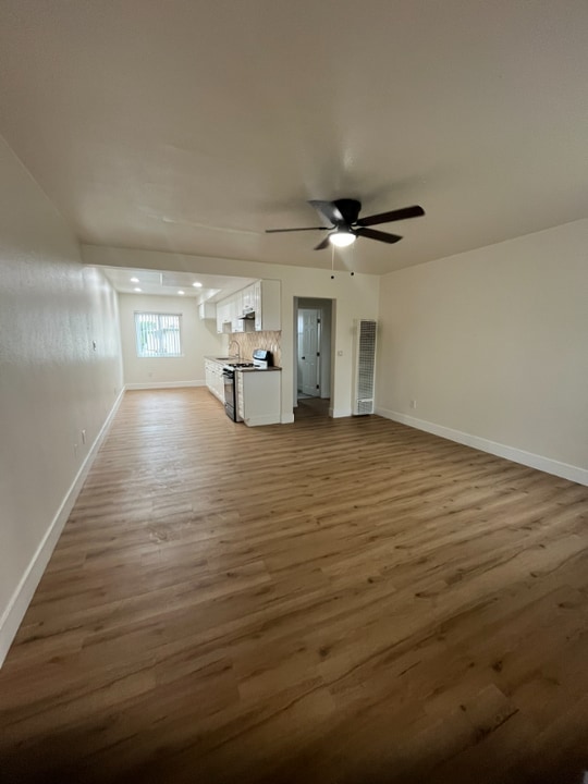 9826 Cedar St in Bellflower, CA - Building Photo