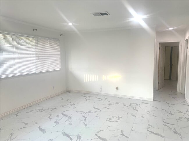 909 Silber Rd in Houston, TX - Building Photo - Building Photo