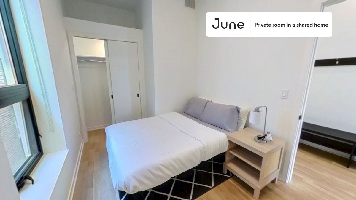 Private bedroom in 4 bed/3 bath Home in Chicago, IL - Building Photo