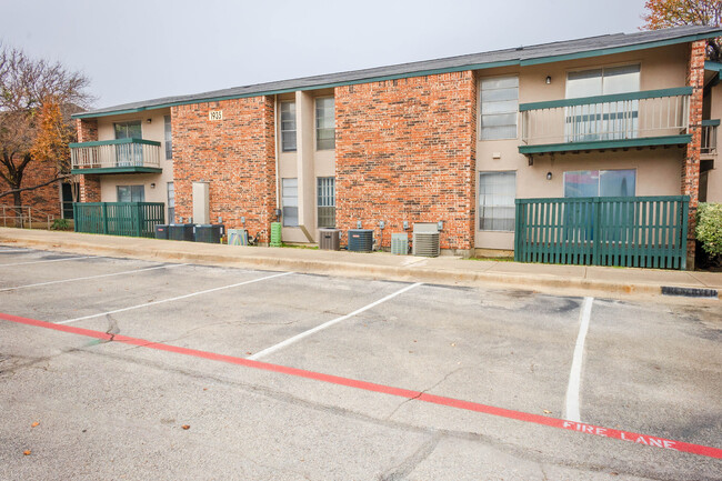 The Gardens of Josey Lane in Carrollton, TX - Building Photo - Building Photo