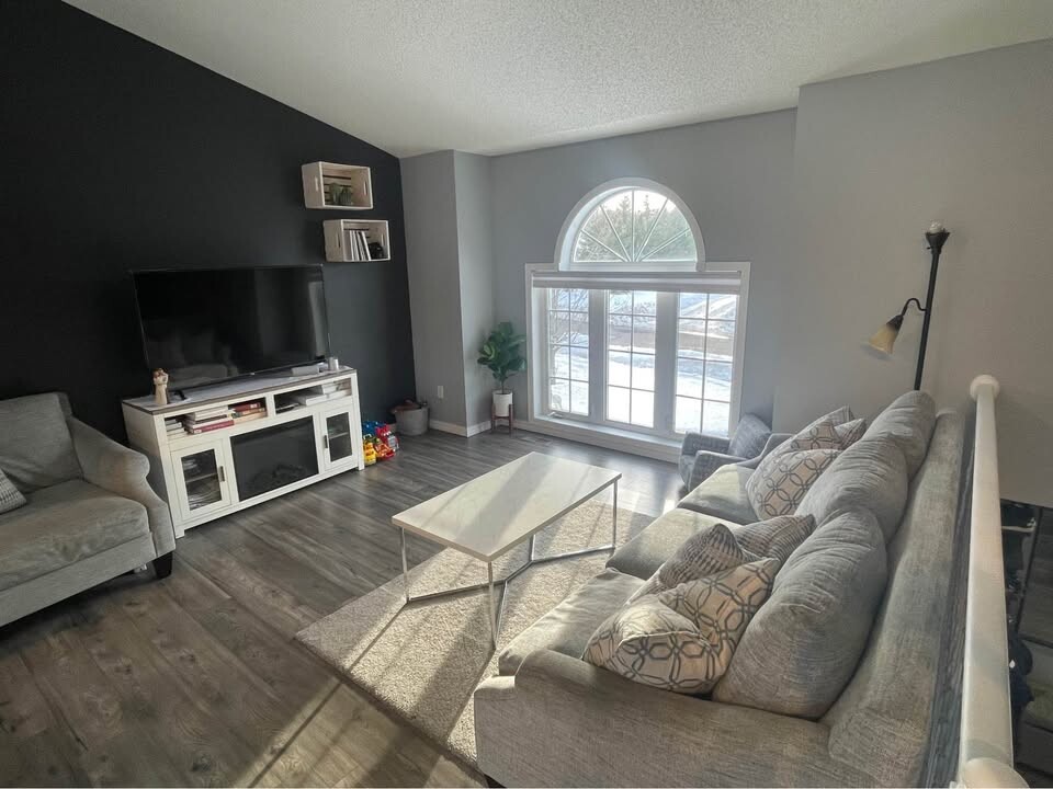 576 Somerset Ln in Somerset, WI - Building Photo