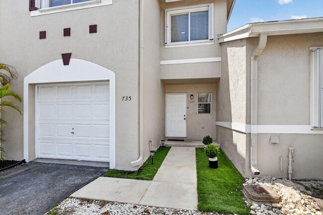 735 NW 42nd Pl in Pompano Beach, FL - Building Photo - Building Photo