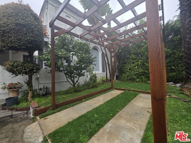 property at 939 S Ogden Dr