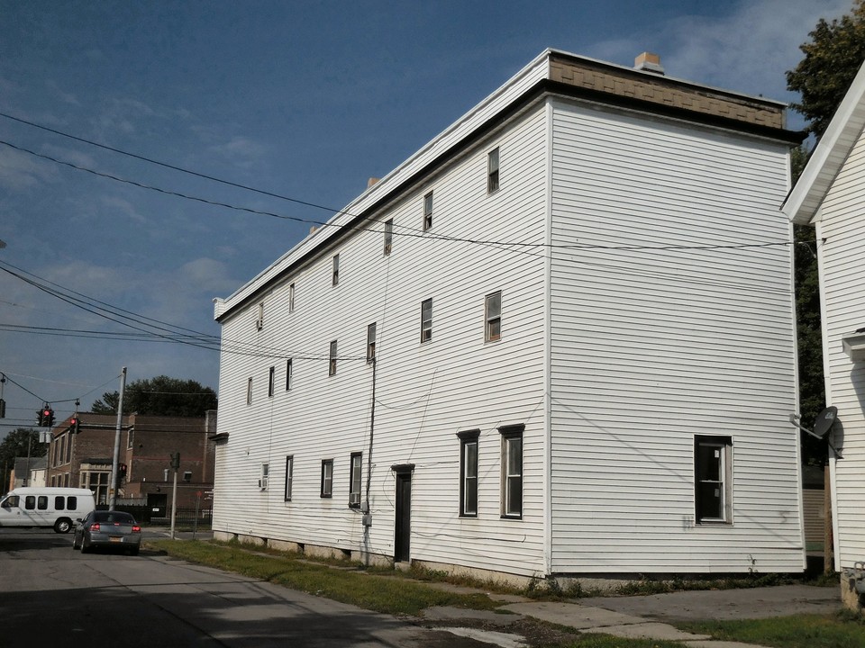 245 S Washington St in Herkimer, NY - Building Photo