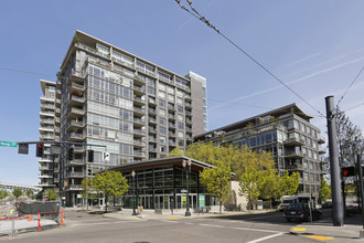 The Pinnacle Condominiums in Portland, OR - Building Photo - Building Photo