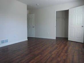 4190 Otter Creek Dr in Amelia, OH - Foto de edificio - Building Photo