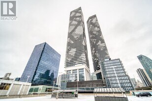 138 Downes St in Toronto, ON - Building Photo