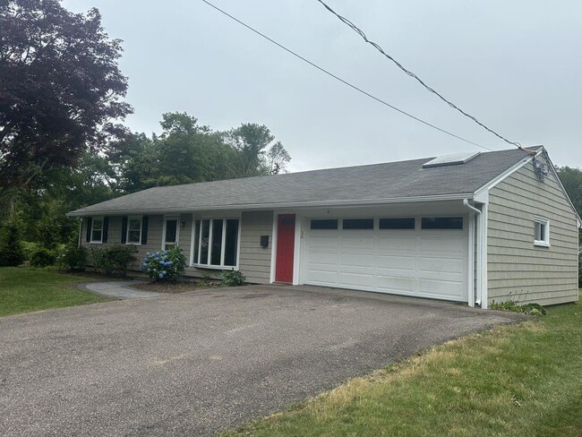 144 S Pier Rd in Narragansett, RI - Building Photo - Building Photo