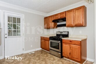 6153 Continental Cir in Morrow, GA - Foto de edificio - Building Photo