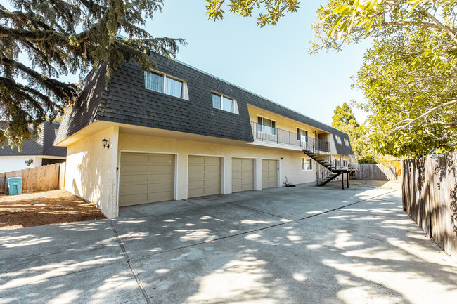 126 Wayne Ct E, Unit 126 in Redwood City, CA - Building Photo - Building Photo