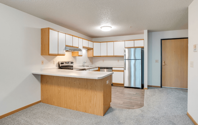 Redwood Estates in Coon Rapids, MN - Foto de edificio - Building Photo