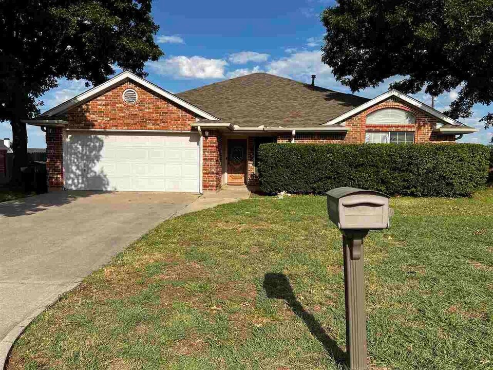 902 Sugarbush Ln in Burkburnett, TX - Building Photo