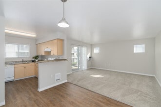 Bentley Apartments in Spokane, WA - Building Photo - Interior Photo