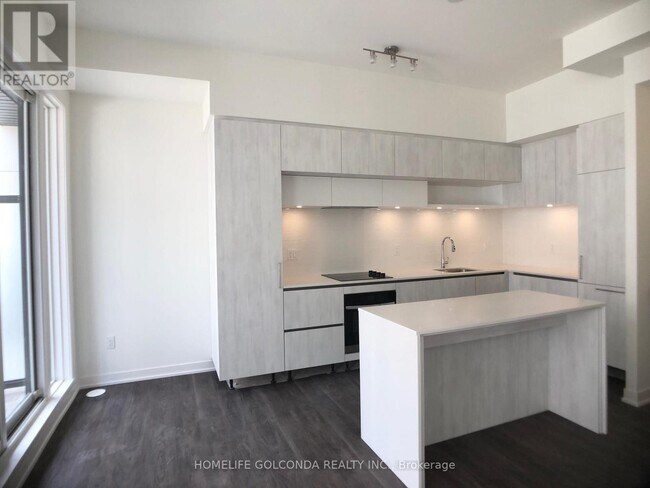 12 David Eyer Rd in Richmond Hill, ON - Building Photo - Building Photo