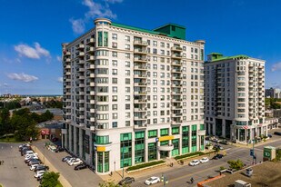 Edifice Viglione II in Montréal, QC - Building Photo